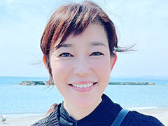 須藤理彩、娘の“半顔出し”ショットに「めちゃ美人！」「そっくりですね」　亡き夫・ブンサテ川島道行さん次女が小学校卒業(ねとらぼ)