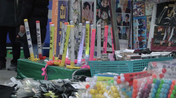 「推し」がある日犯罪者に　「成功したオタク」は天国から地獄のファン心理追うドキュメンタリー(日刊スポーツ)