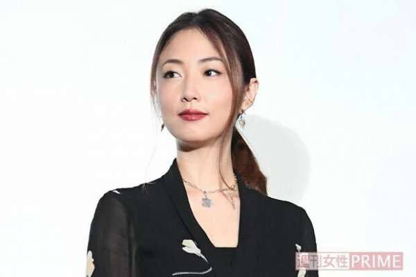 「完全に吹っ切れてる」MEGUMI、下着広告での大胆露出に見える“ドロ沼離婚グラドル”との共通点(週刊女性PRIME)