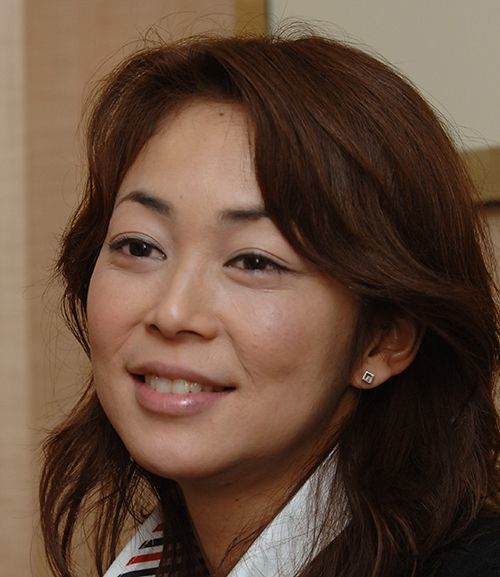 谷原章介との恋、井上陽水との不倫、洗脳騒動も…元オセロ・中島知子(52)の白黒大逆転人生《現在は九州でレギュラー6本》(文春オンライン)