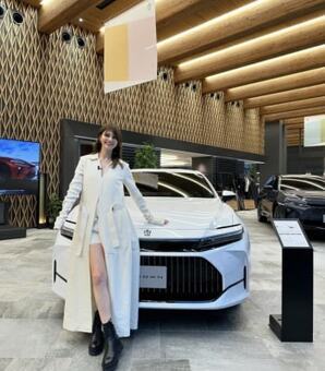 マギー、クラウンとの相性最強な春コーデにファンから歓喜の声続々!「センス抜群の春コーデですね!」「マギーちゃん綺麗!」と称賛の嵐!(現代ビジネス)