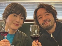 結婚8年目の上野樹里、“カッコイイ旦那さん”と海外旅行デビュー　ラブラブ夫婦ショットに「幸せが伝わってくる」(ねとらぼ)