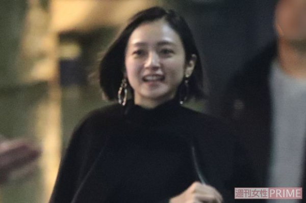 「人によるかな」11歳年下“スーパー戦隊”俳優と熱愛報道の安達祐実、語っていた恋愛観に“匂わせ”疑惑(週刊女性PRIME)