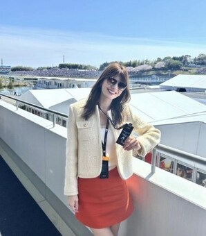 マギーの紅白で彩った華やかなオシャレコーデにファンから感嘆の声続々！「いつも綺麗だよね...」「極上ありがとうございます！」と賛美の嵐！(現代ビジネス)