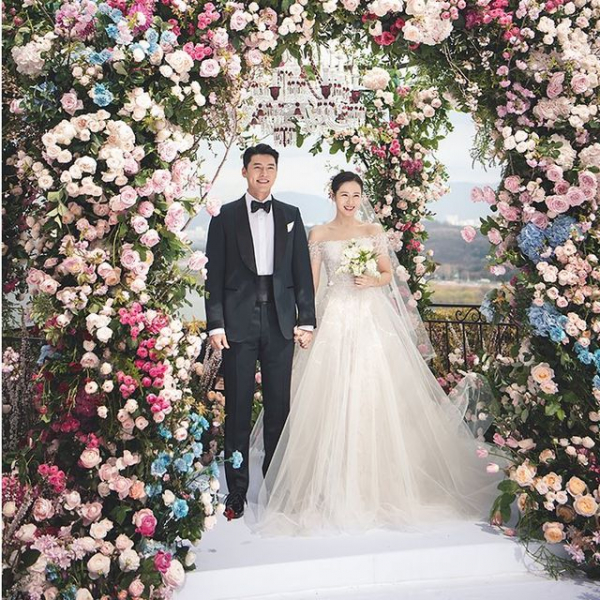 ソン・イェジン＆ヒョンビンが「結婚2周年」　美しすぎる“未公開ウエディングフォト”をシェア(25ans（ヴァンサンカン）)