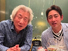 小泉純一郎元首相＆小泉孝太郎、“じいじとおにい”の顔した貴重な2ショット　進次郎議員公開「じぃじもお元気そうで何より」(ねとらぼ)