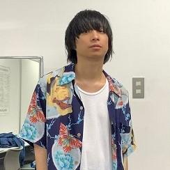 尾崎世界観、弾き語りライブの「拍手」で愛おしさを感じた瞬間を明かす(J-WAVE NEWS)