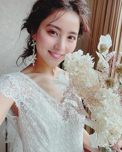 石川恋、撮影での神々しいウエディングドレス姿が反響　「天使すぎる」「お姫様かと」(ねとらぼ)