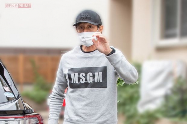 「同年代より老けてる」吉田栄作の“シワシワ”近影に賛否も、関係者「俳優として“味出てる”」(週刊女性PRIME)