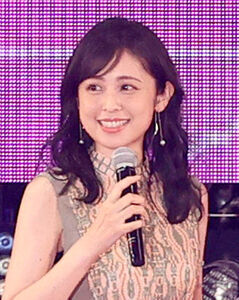 久慈暁子アナ、Bリーグ参戦表明の渡辺雄太との夫婦ショットが話題!「Thank you」感謝つづる(スポーツ報知)