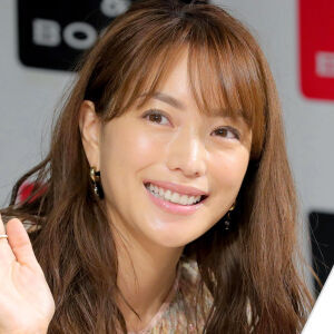 奇跡の４０代“エビちゃん”こと蛯原友里、“おうちモード”の姿に「色気全開」「ママって思えない若々しさ」(スポーツ報知)