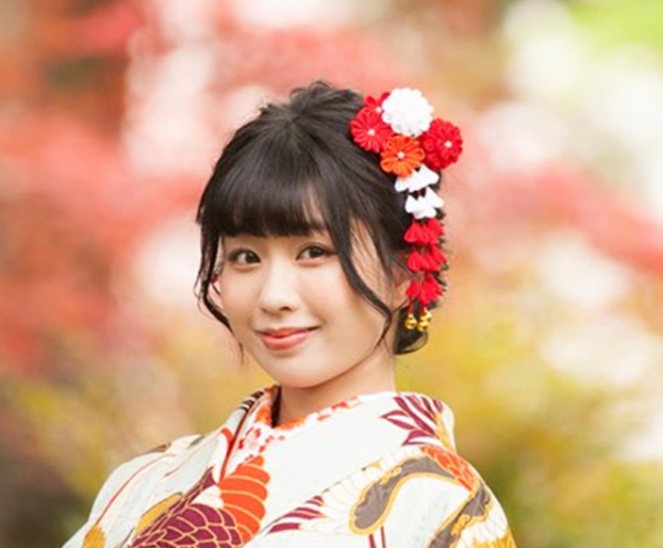 奥森皐月「20歳になりました」あでやかな振り袖姿披露　昨年ハライチ岩井と“18歳差婚”(日刊スポーツ)