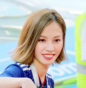 大迫勇也のモデル美人妻、娘２人とのスタイル抜群３ショット！チェコに「女子旅」…“美男美女”夫婦と話題に(スポーツ報知)