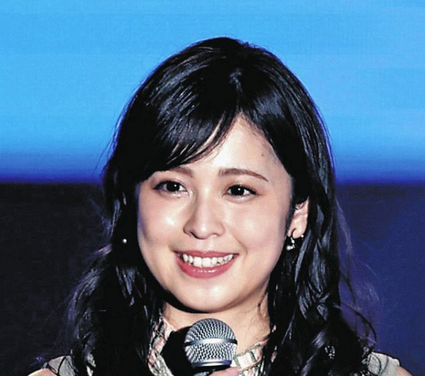 久慈暁子・元アナ、「久しぶりに髪を切りました」　夫・渡辺雄太とアメリカ滞在中は美容院に行かずセルフカットだったと明かす(中日スポーツ)