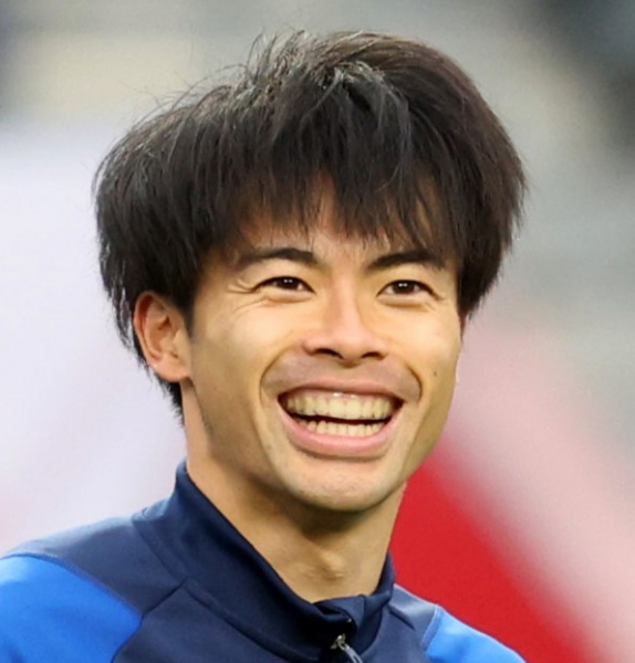 サッカー日本代表・三笘薫が愛妻〝初公開〟誕生日2ショットに祝福の声「素敵な奥様」「笑顔に幸せをもらっています」(西スポWEB OTTO！)