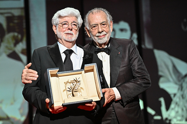 「第77回カンヌ国際映画祭」授賞式、名誉パルムドール受賞のジョージ・ルーカス登壇　役所広司がサプライズ登場(オリコン)