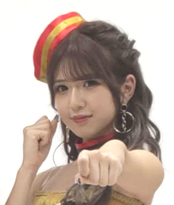 「可愛すぎ」おニャン子元人気メンバーの18歳娘”超ミニ美脚“ラウンドガール姿に絶賛相次ぐ(日刊スポーツ)