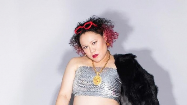 バービー 第1子妊娠で夫とのツーショット公開！個性的なマタニティフォトで喜びを報告　妊活3年の苦労も明かす(めざましmedia)