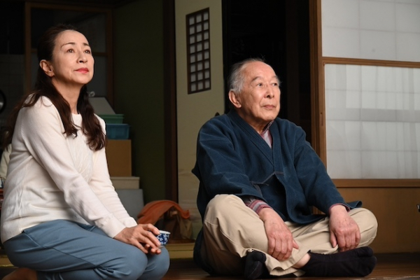 『6秒間の軌跡』橋爪功×原田美枝子、名優2人の無言劇　“出会い直し”に滲む愛情(リアルサウンド)