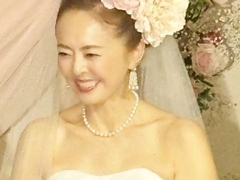 再々婚の熊谷真実、結婚式で幸せいっぱいウエディングドレス姿　広瀬香美が熱唱、シルクら芸能人が駆け付ける式に(ねとらぼ)