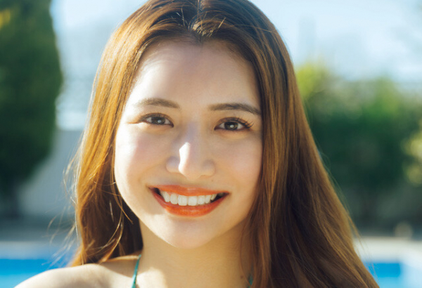 〝肩書が多すぎる美女〟藤渡小百合が初グラビアに挑戦！「人生の中でトップ3に入るくらい寒かったです（笑）」(週プレNEWS)