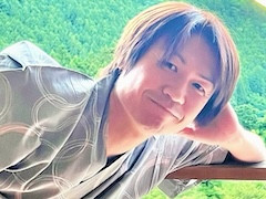 元“歌舞伎町ナンバー１ホスト”城咲仁、11歳年下妻との旅行ショット披露「素敵な妻に感謝」　2023年に挙式(ねとらぼ)