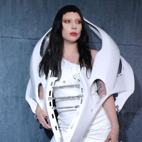 レディー・ガガ、妊娠報道を否定　テイラー・スウィフトも不快感を表明「中傷に対して説明する責任はない」(ELLE DIGITAL)