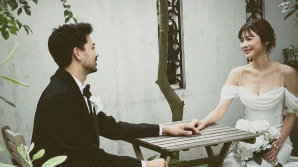 島袋聖南（37）美しすぎるオフショルのウェディングドレス姿に「鎖骨美しい」の声　母とは思えぬスタイルの良さに称賛相次ぐ(めざましmedia)