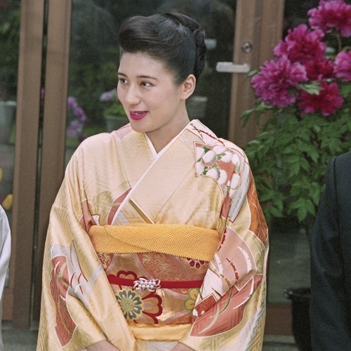 【天皇・皇后両陛下、31回目の結婚記念日】雅子さまが「納采の儀」でお召しになった大振袖、そして華やかで美しい「帯」に隠された秘密とは？(webマガジン mi-mollet)