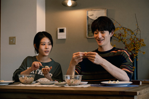 高畑充希＆岡田将生「1122」“公認不倫”を導入する夫婦と、彼らを取り巻く登場人物をとらえた場面写真公開(映画.com)