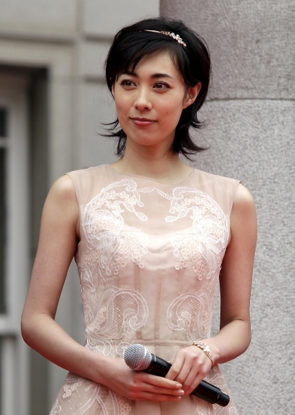 吹石一恵の“女優復帰”は大成功！「アンチヒーロー」視聴率↑に貢献した好感度の高さと強運(日刊ゲンダイDIGITAL)