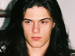 90年代のスーパーモデル、トリッシュ・ゴフ　そっくりな一人息子が27歳で死去「激しく生き、深く愛した」(ねとらぼ)