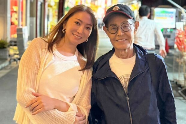 「さっきまでステージにいた」加藤茶・綾菜夫妻が夫婦でライブ観戦後、食事を共にした超大物(週刊女性PRIME)