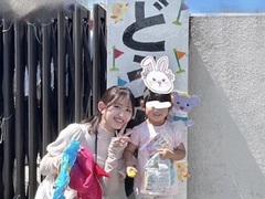 22歳俳優夫が急逝のシンママモデル、3歳娘と園の初運動会で心の“誓い”「なんとなく見てくれてる気が」「パパのこと向き合わなければ」(ねとらぼ)