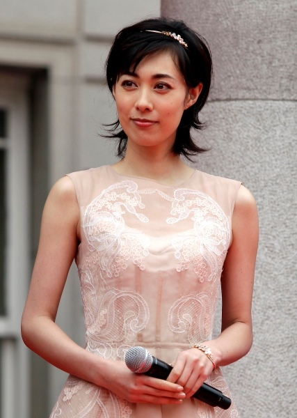 吹石一恵「アンチヒーロー」で存在感 「鈴木保奈美パターンが好ましい」とドラマ界は復帰大歓迎(日刊ゲンダイDIGITAL)