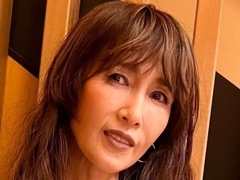 工藤静香、“54歳には見えないドレス姿”を披露　ハイブランドの真っ白レースドレスに「立ち姿が綺麗過ぎる」「お美しい」(ねとらぼ)
