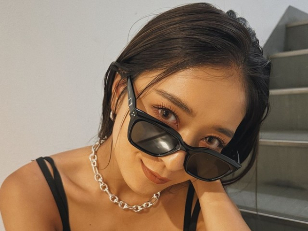 みちょぱ　肩だしタンクトップ姿であざとショット公開　　ハワイ結婚式でもみせた小麦肌キープ「自然に焼ける季節になってきた」(めざましmedia)