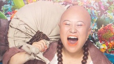 第1子妊娠中のバービー(40)　七福神・布袋尊姿のマタニティフォトを公開　ファンからは「発想が神」「ご利益ありそう」と絶賛の声(めざましmedia)