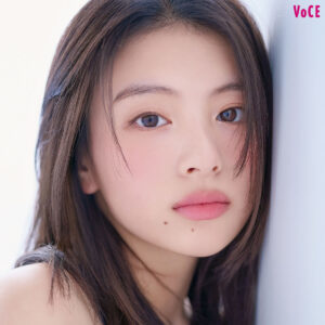 【出口夏希インタビュー】目の前の作品に全力投球するのみ！(VOCE)