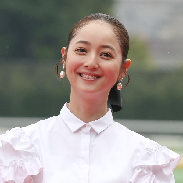 佐々木希がYouTube参戦！ 本人ほほ笑む第1弾動画に漂う「渡部建の不安」(日刊ゲンダイDIGITAL)