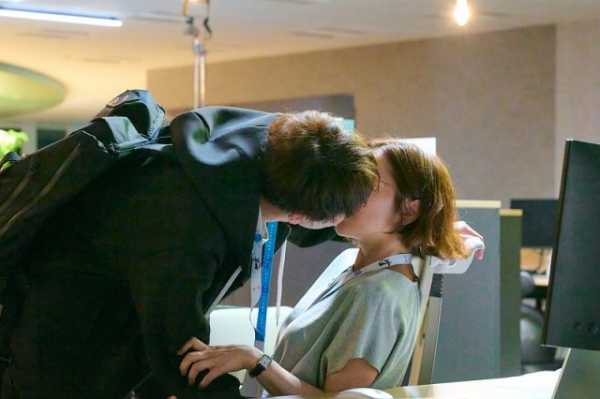 「青島くんはいじわる」“青島くん”渡辺翔太の“誕生日キス”に胸キュン 「翔太くんの耳が真っ赤」「“雪乃”中村アンはシンデレラだね」(エンタメOVO)