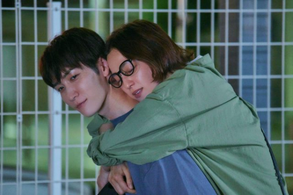 「青島くんはいじわる」“青島くん”渡辺翔太のおんぶ&床ドンにもん絶 「ずっとキュンキュンできる」「あの終わり方は気になる」(エンタメOVO)