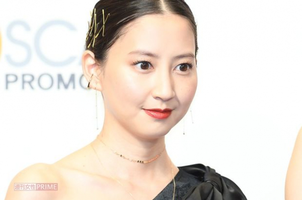 「顔出しする意味ある？」河北麻友子、イケメン夫とのツーショット公開に漂う“マウンティング”疑惑(週刊女性PRIME)
