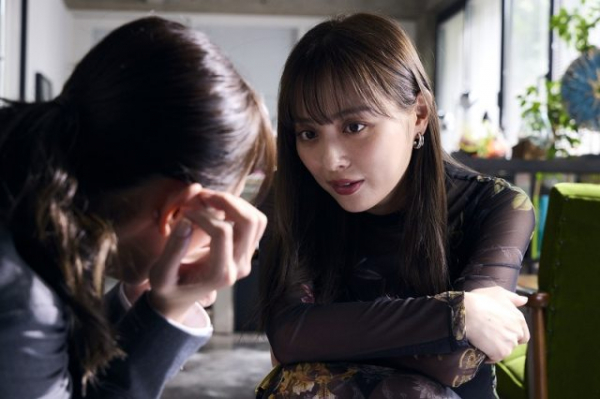 内田理央、美しき悪女役に危機感「ダイエットをしなくては…」 松井玲奈、役柄との共通点は「理央ちゃんをすごく好きなところ」(エンタメOVO)