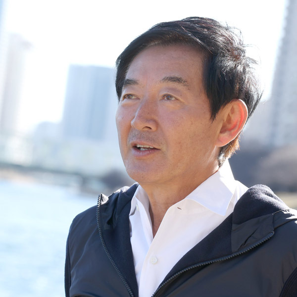 ドラマは降ろされ、役所辞めろと言われ…窓辺に腰掛け、月を見ながら「俺は情けねえな」と呟いた（石田純一）(日刊ゲンダイDIGITAL)