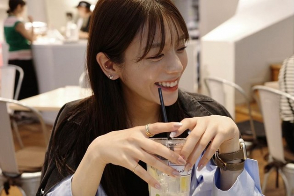 貴島明日香 「究極の美の形」ウェディングフォトを公開　美しすぎるドレスの姿に賞賛の声(めざましmedia)