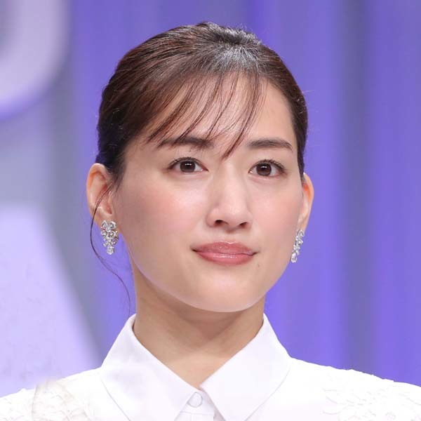 綾瀬はるかにジェシーとの熱愛発覚で…事務所の庇護を離れた彼女の対応に注目(日刊ゲンダイDIGITAL)