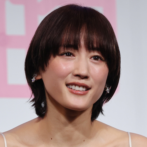 綾瀬はるかデビュー当時の衝撃エピソード 控室でいきなり着替え始め「平気ですよ」と（城下尊之）(日刊ゲンダイDIGITAL)