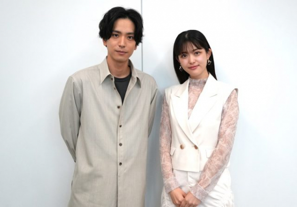 黒羽麻璃央「松村さんに大きな愛をぶつけました」　松村沙友理「もしかしたら“交際0日婚”の可能性もあるのかも!?」　ドラマ「焼いてるふたり ～交際0日 結婚から恋をはじめよう～」【インタビュー】(エンタ