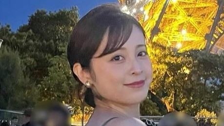 久慈暁子 パリで大胆美背中を披露！五輪観戦でフランス訪れ夜のエッフェル塔を満喫(めざましmedia)